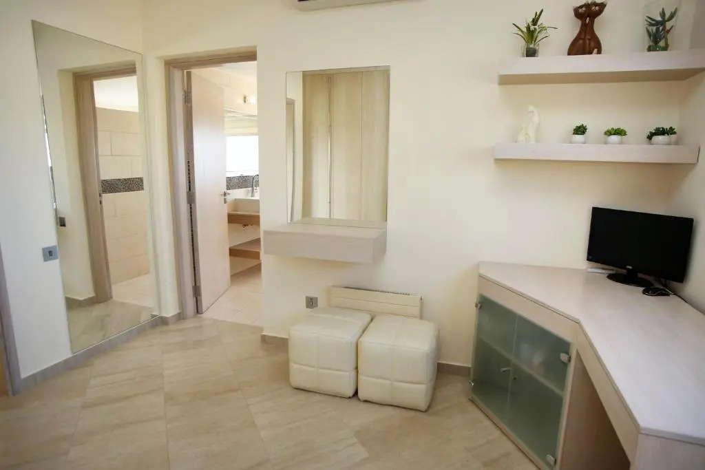 Seafront 5 Bedroom Villa Paradise in Sea Caves