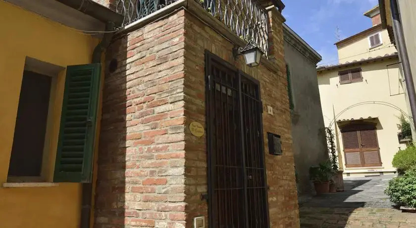 Il Grottino, Tuscan Village Apartment