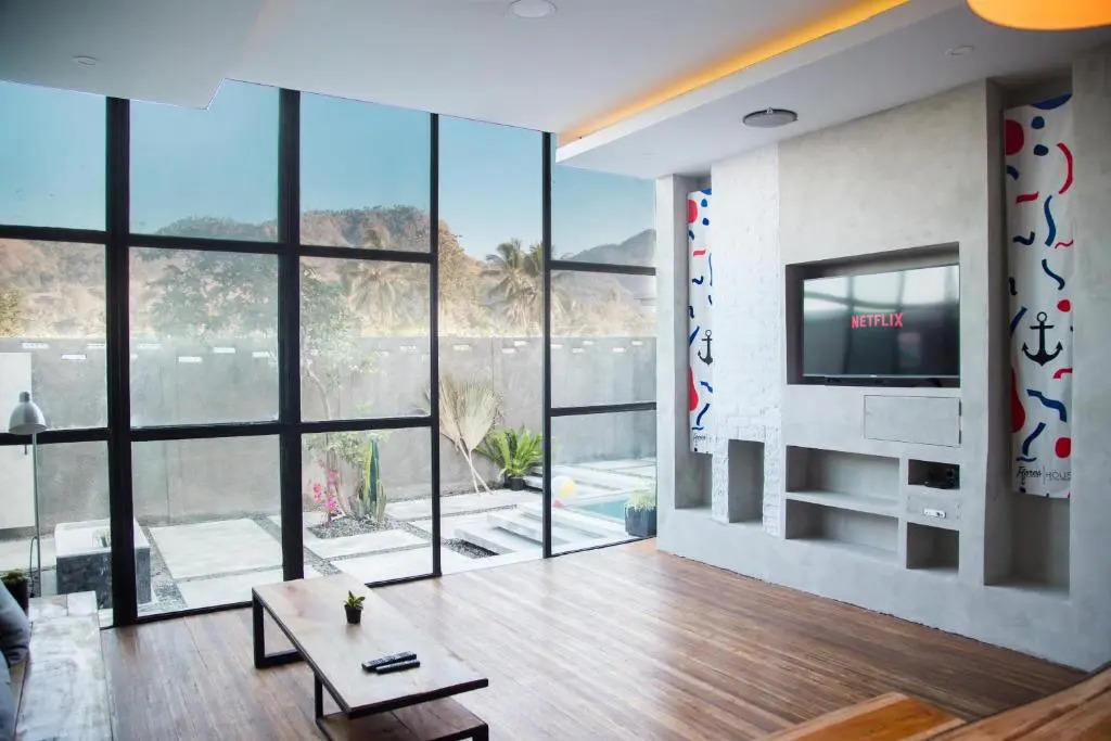 Flores Passport House