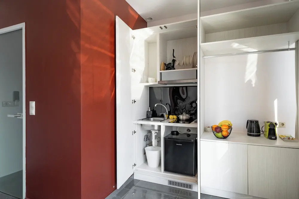 24K Athena Suites