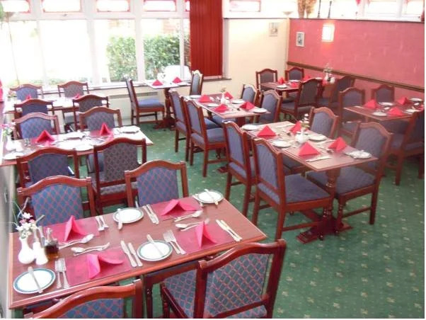 Roselawn Hotel