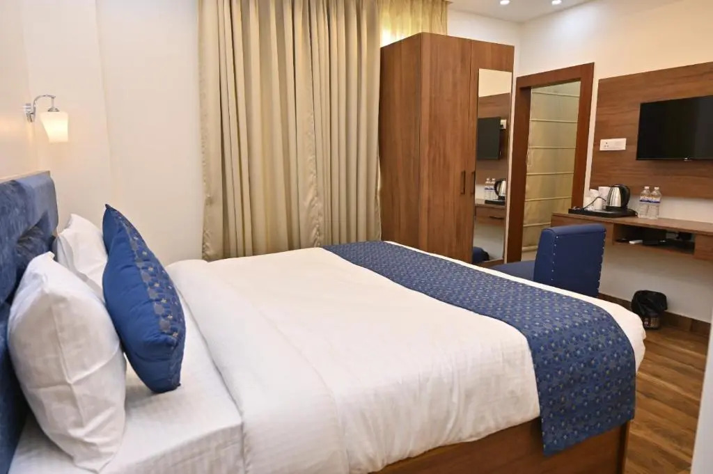 FabHotel Vatsa Residency