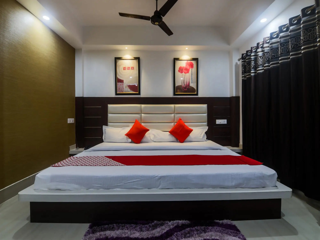 OYO 23403 Hotel Rashmi