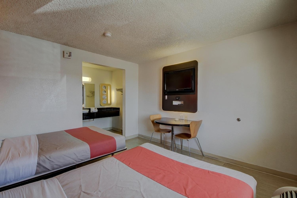 Motel 6-San Antonio, TX - South IH-10 East