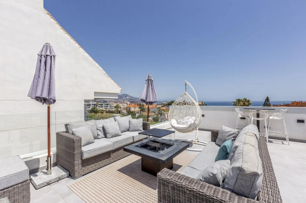 Luca in Fuengirola with 2 bedrooms and 2 bathrooms