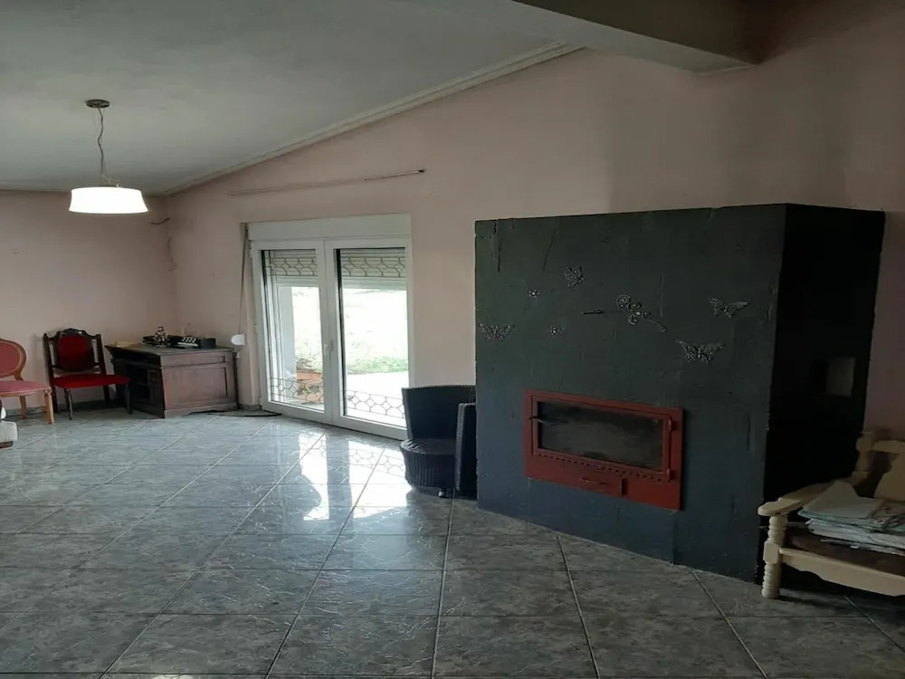 Modest Farmhouse in Voutas with Fireplace