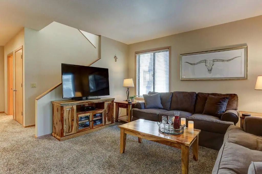 22 Eaglewood Condo