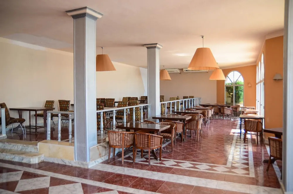 Plan B El Montazah Hotel