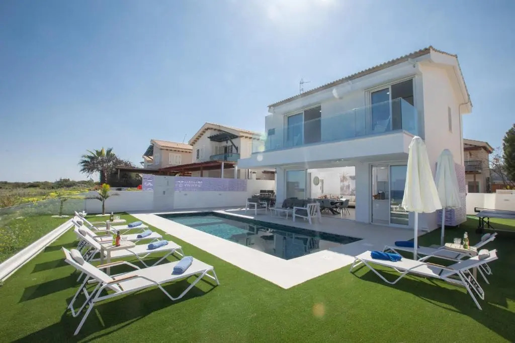 Artizan Seafront Villa 5