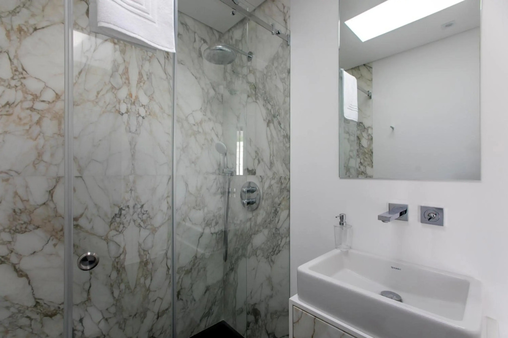 LovelyStay - Luxury 2BR Duplex Apartment in Foz Porto