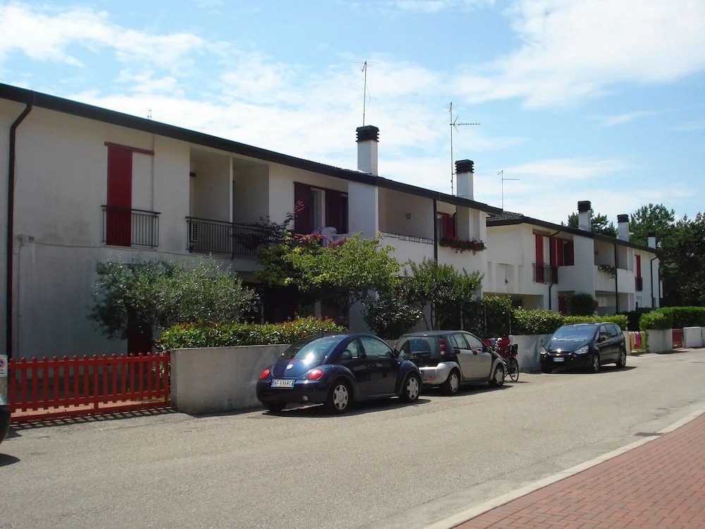 Villa in Front of the Pedestrian Area With Pool