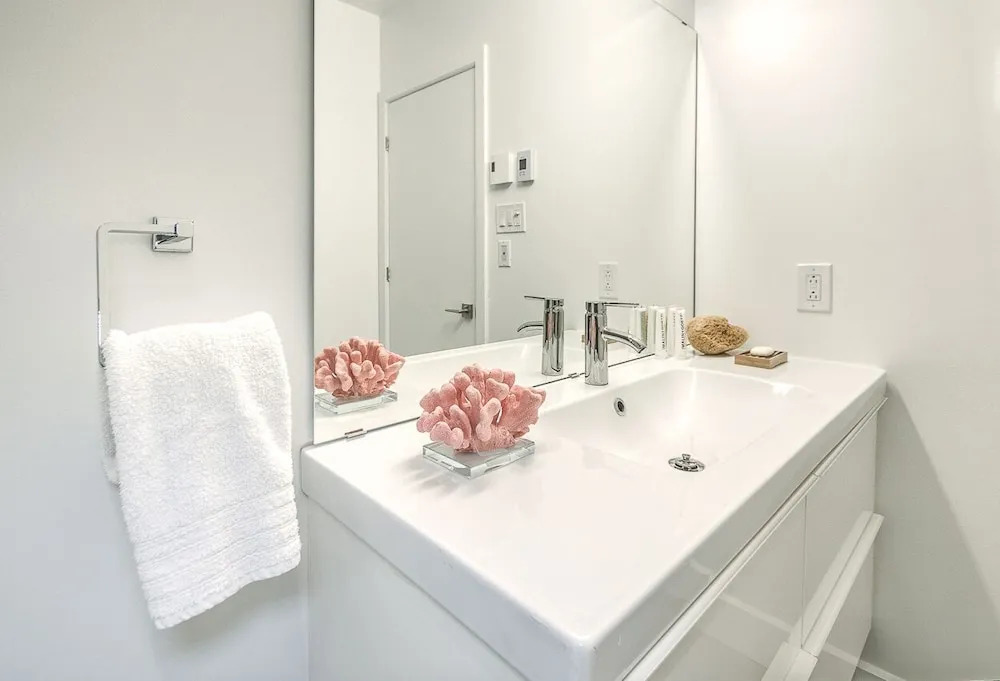 LiV MTL Soho Spacious Rooftop Suites for Groups Near Downtown Montreal