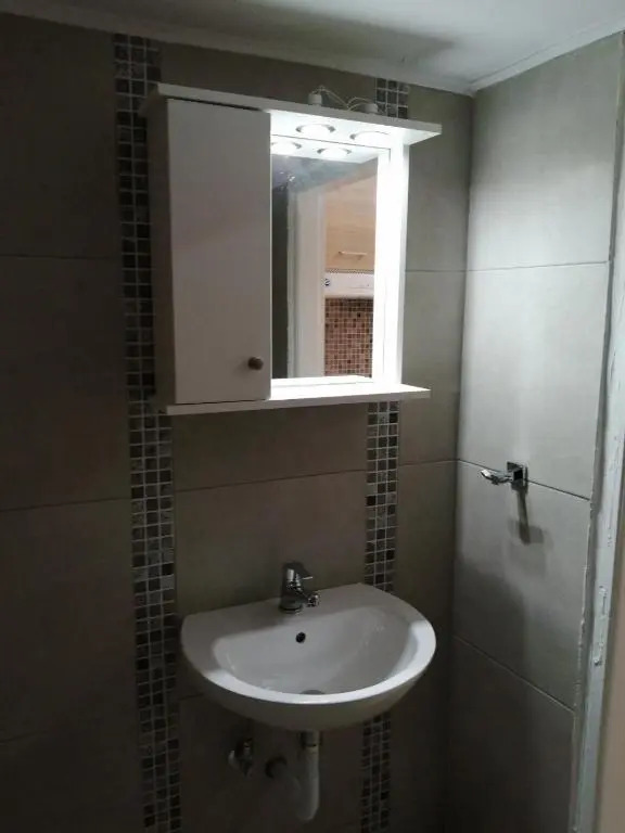 2020 renovated, sunny apartment with yard/garden