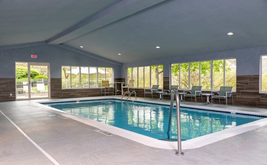 HomeTowne Studios by Red Roof East Lansing - Okemos