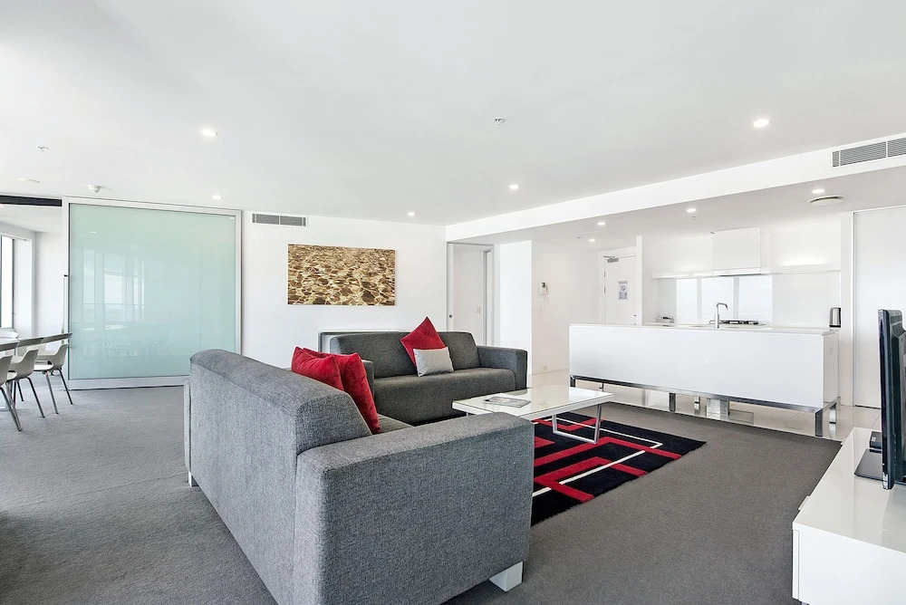 Private 3 Bed Ocean View Q Surfers Paradise