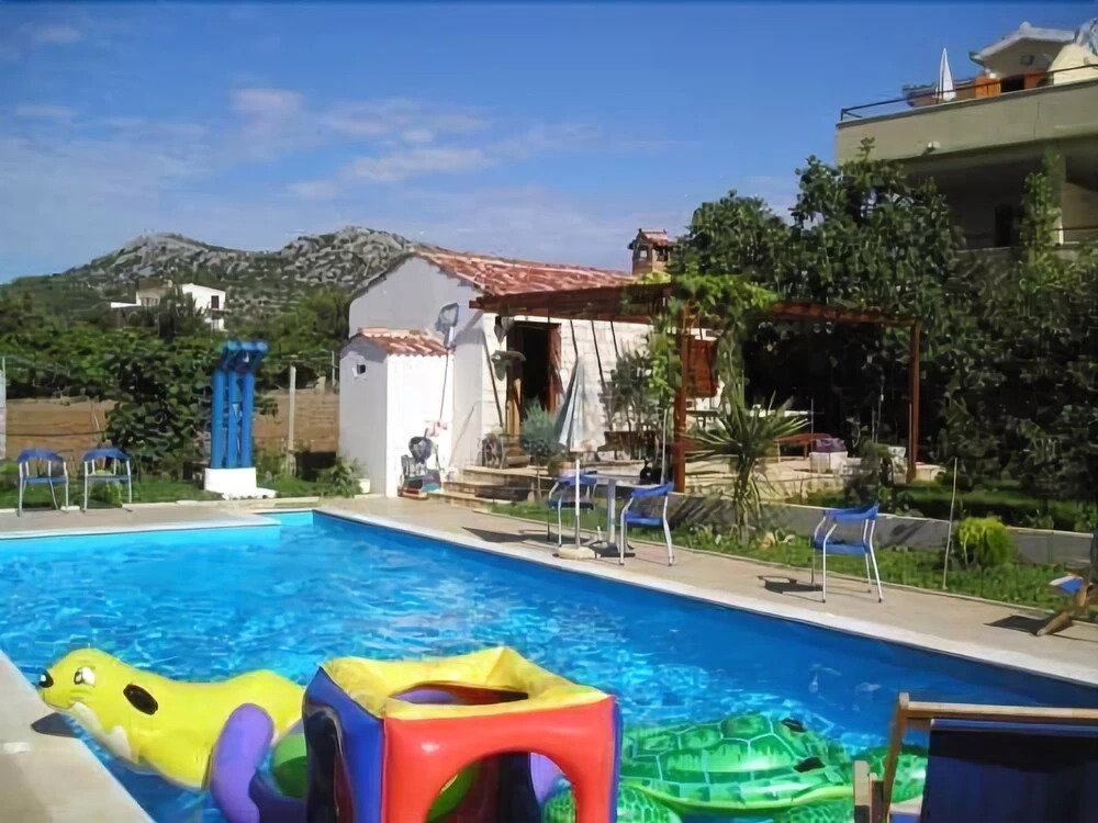 Apartments Milivoj