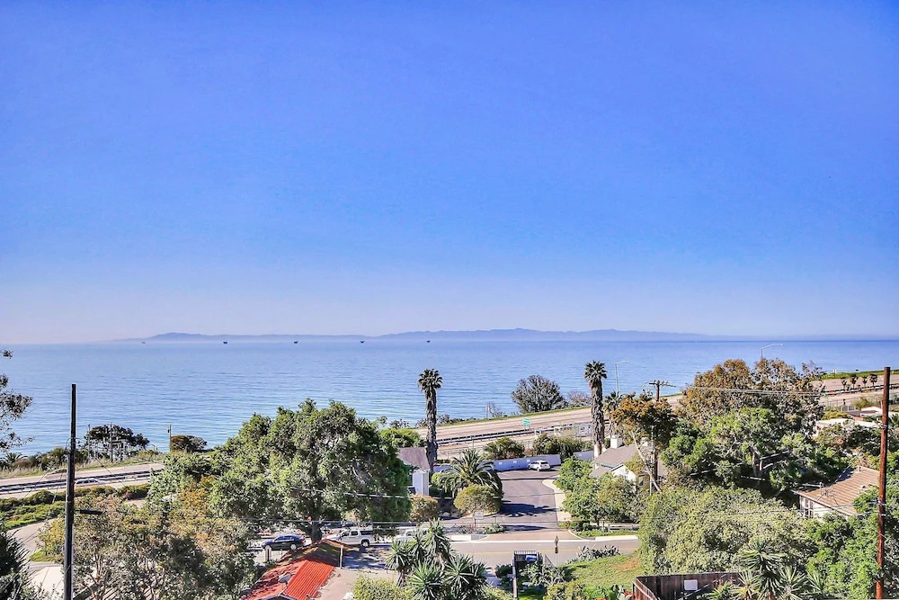 2BR Breezy Summerland Home by RedAwning