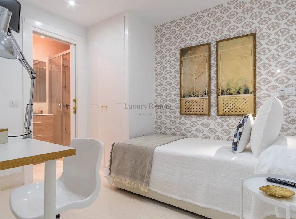 3 Bedrooms Chamberi