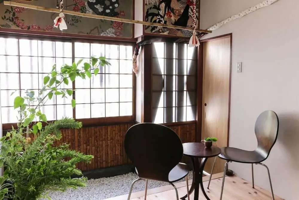 Kamagasaki University of the Arts Cafe Garden Guest House aka Cocoroom