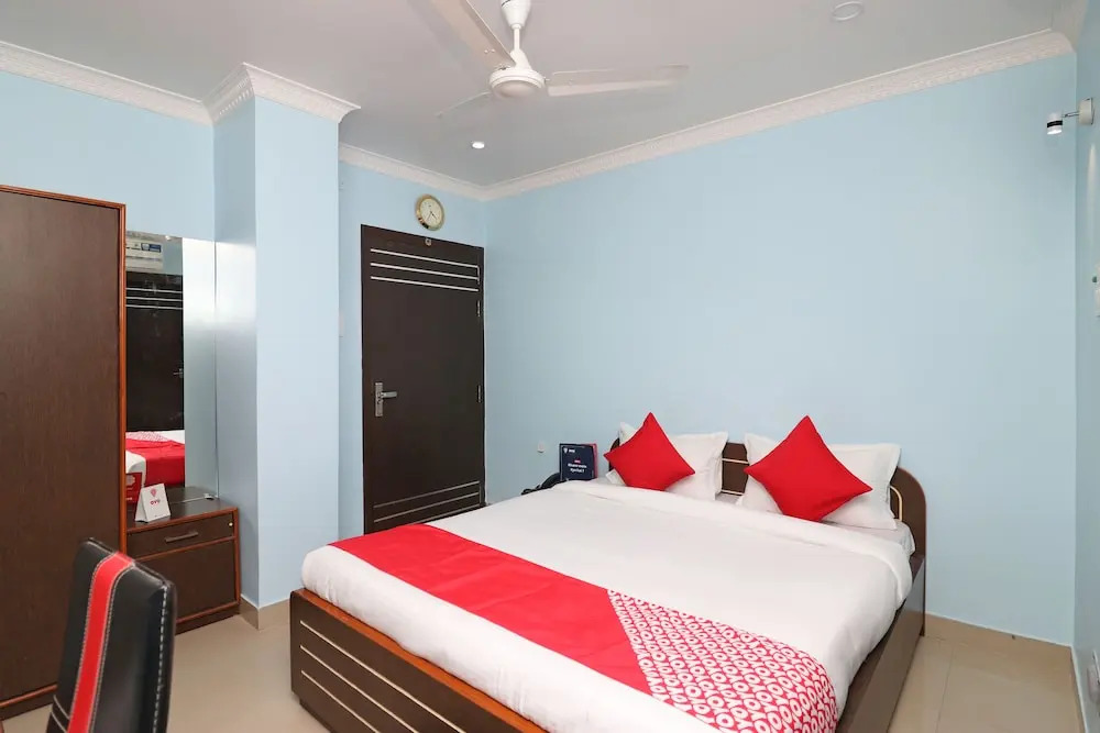 OYO Flagship 11703 Hemlata Lodge