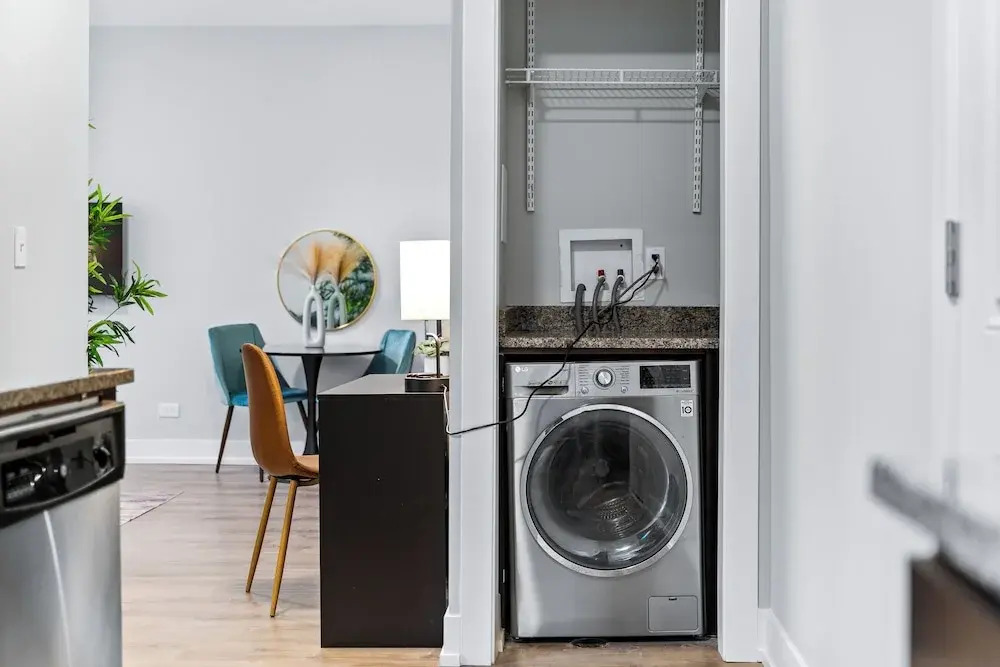 Stylish 1BR in Lakeview - Brompton 1 rep