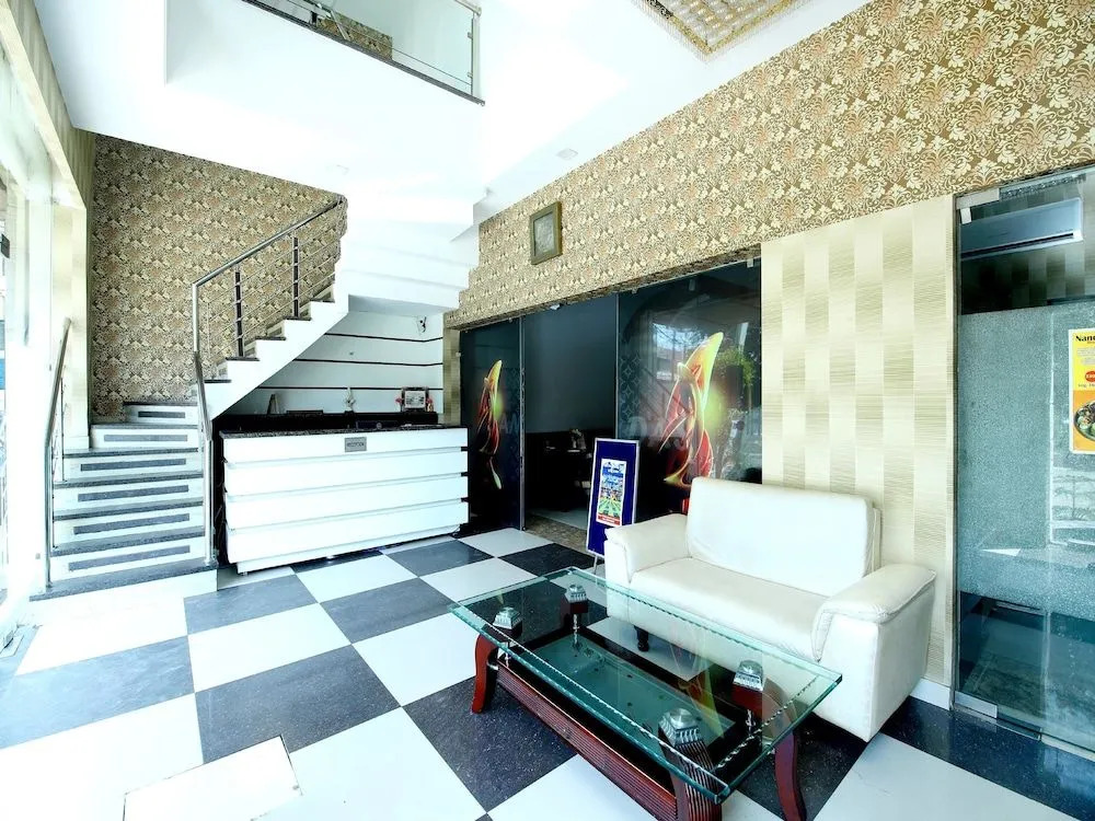 OYO 44541 Hotel Nanda