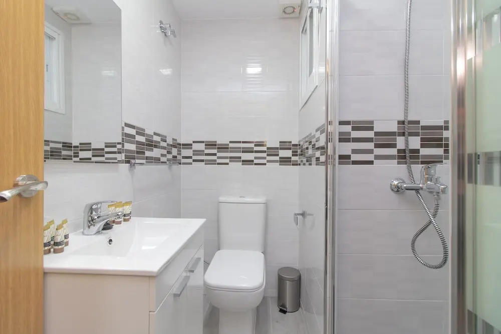 Bright Málaga Beach and Downtown Apartment