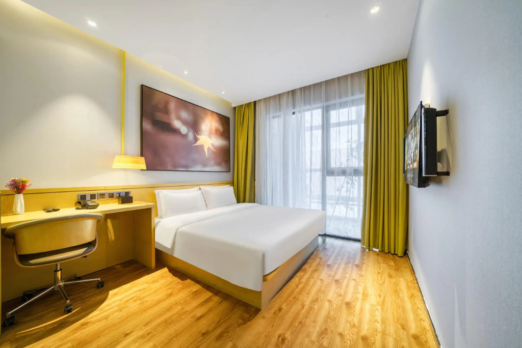 IU Hotel (Suzhou Dushu Lake Higher Education District Moon Bay Metro Station)
