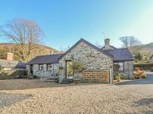 Hen Efail
