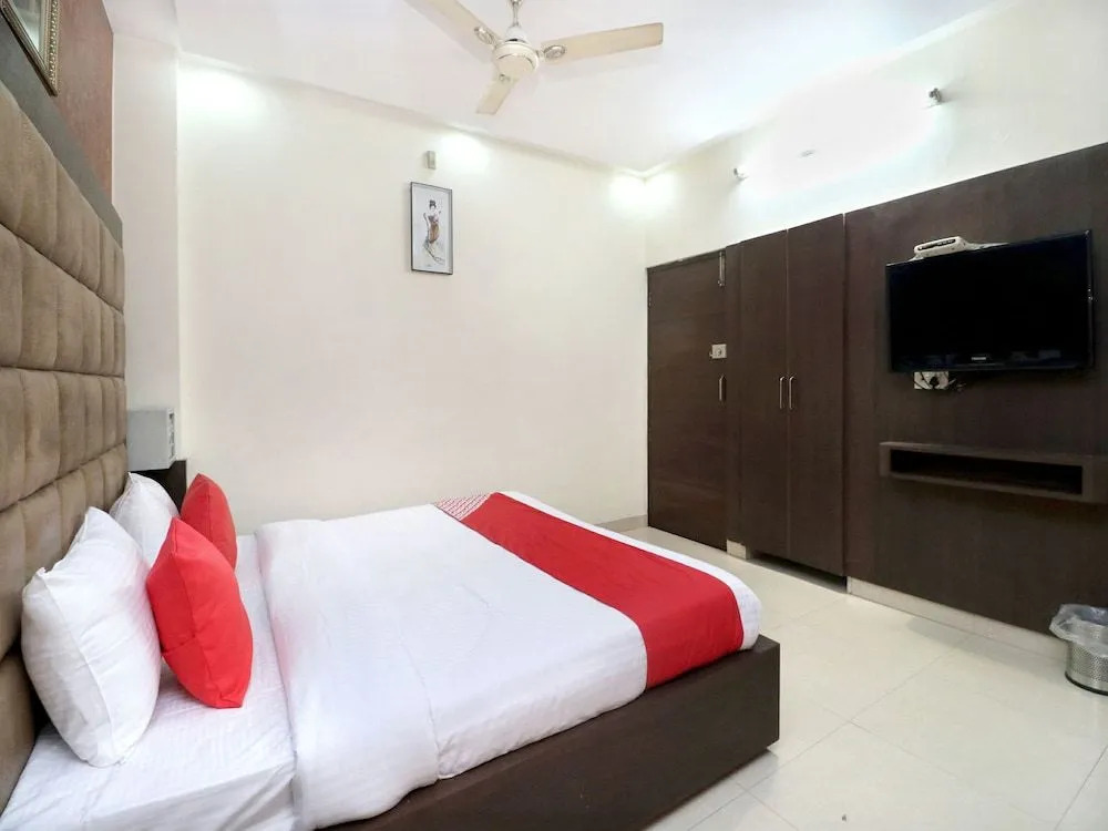 OYO 13788 Hotel Arcade