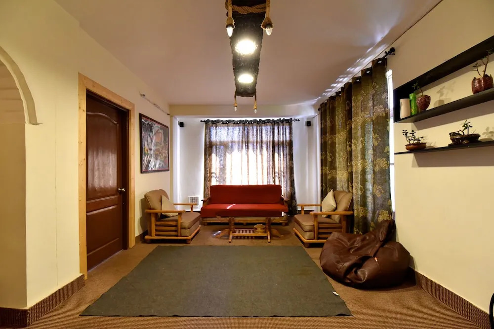 OYO 13337 Home Valley View 2BHK Naggar Road