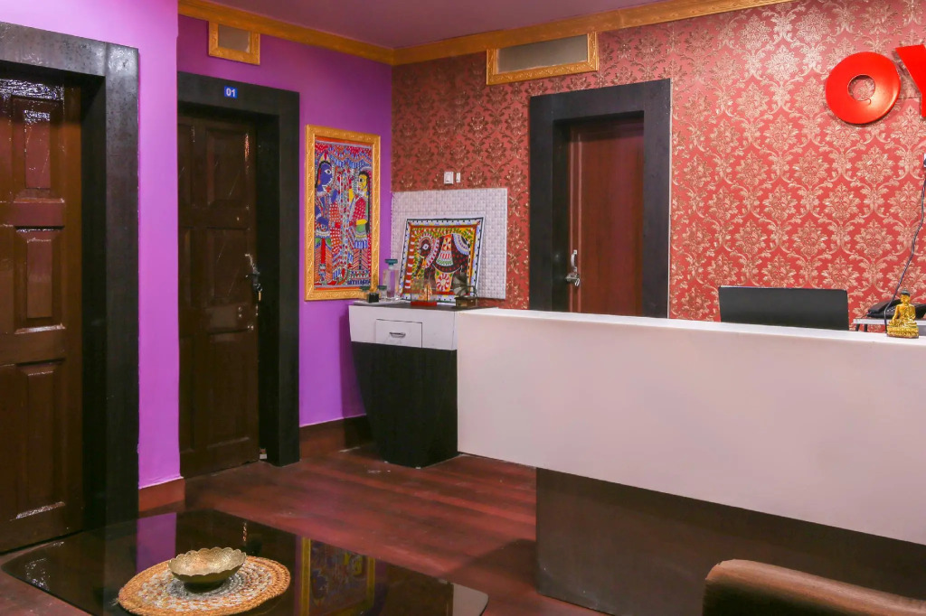 Hotel Holiday Inn by OYO Rooms