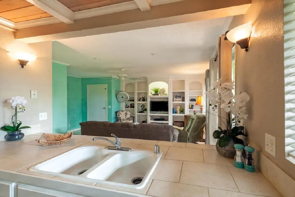 Sandpiper 120A-as seen on HGTV's Hawaii Life, with pool, BBQ, hot tub