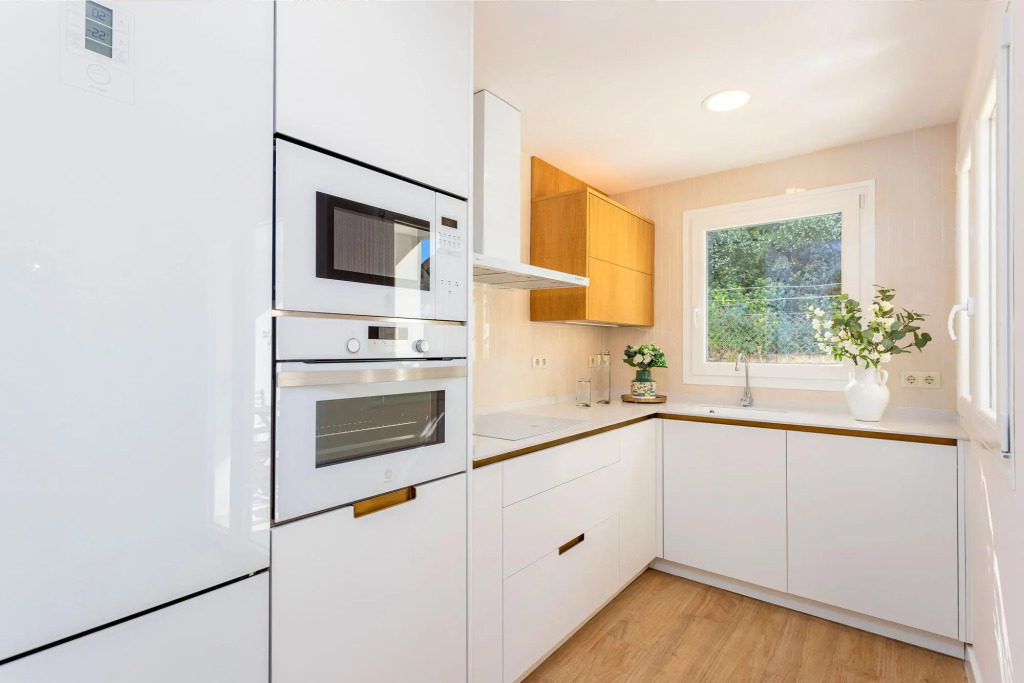 Stunning 4 Bedroom House In Albaicin. Alhacaba