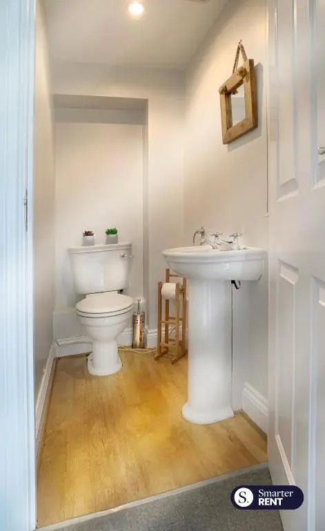Ascot - Immaculate 2 Bed House with Parking