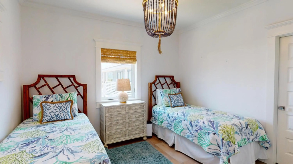 SE831 Huge and Upscale Home with Heated Private Pool in the Heart of Port A