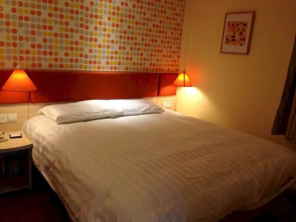 Home Inn- Chengdu Liang Jia Lane North Station Branch