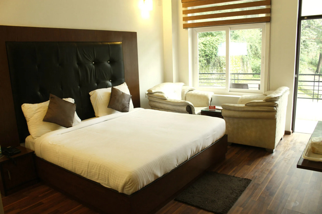 OYO Rooms Bhagsu Waterfall