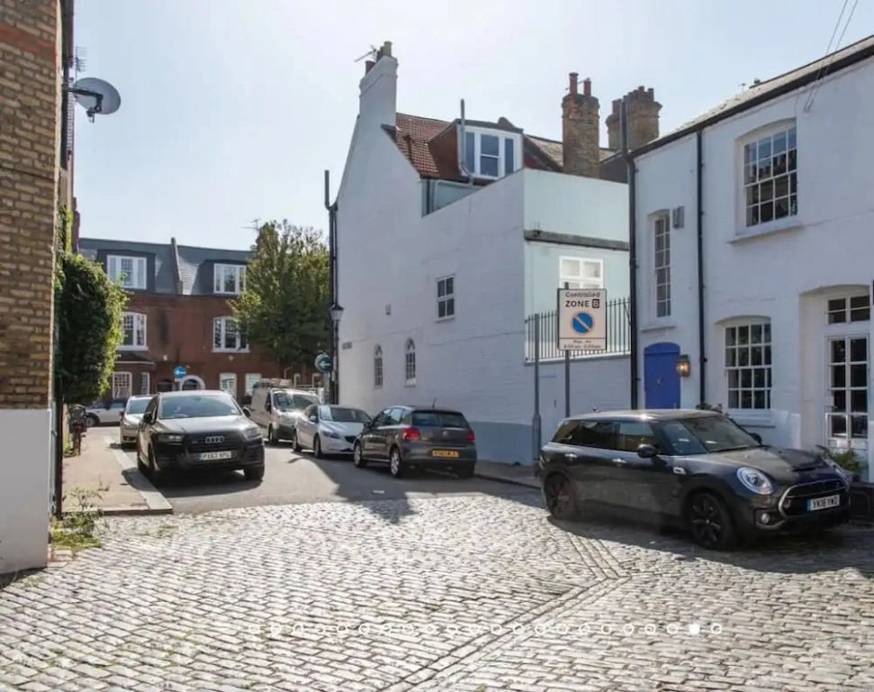 Magenta 3 Bedroom Home by Battersea Park