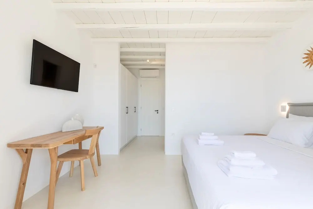 Renovated Luxury Oceanview Villa with Pool in Mykonos