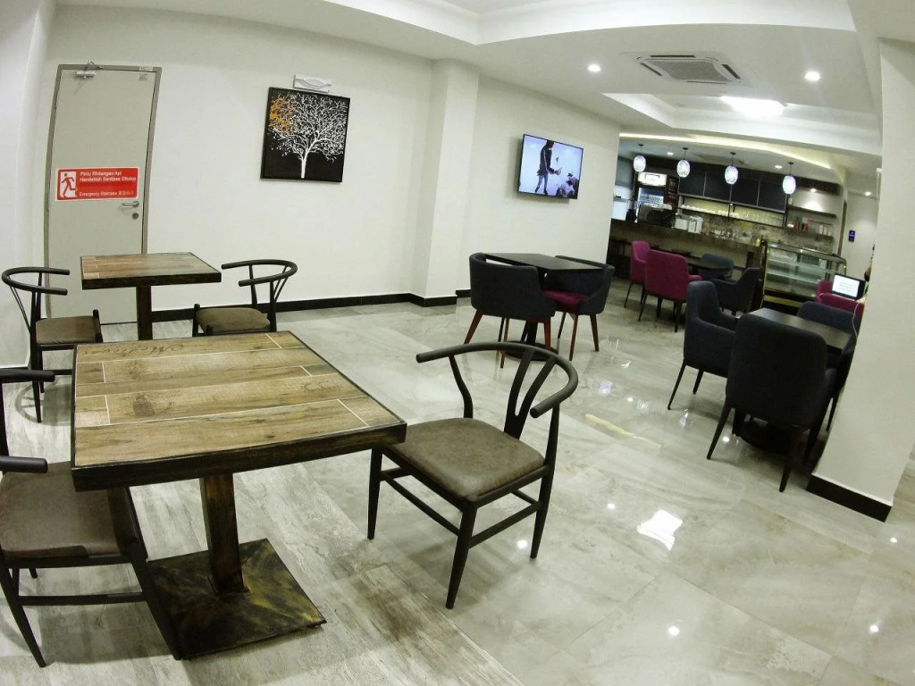 Meriton Inn Hotel