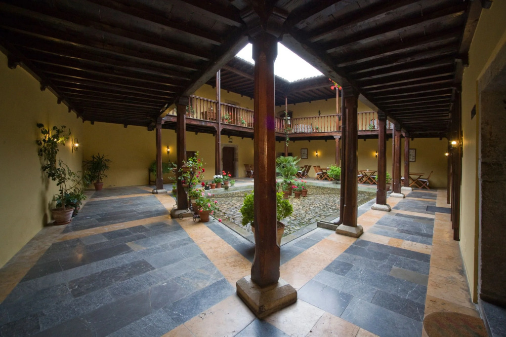 Hotel Castillo Valdés Salas