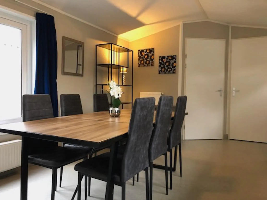 Well-maintained chalet with WiFi, not far from Amsterdam