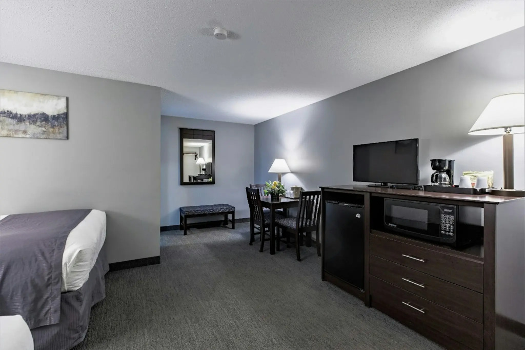 Mt. Madison Inn & Suites