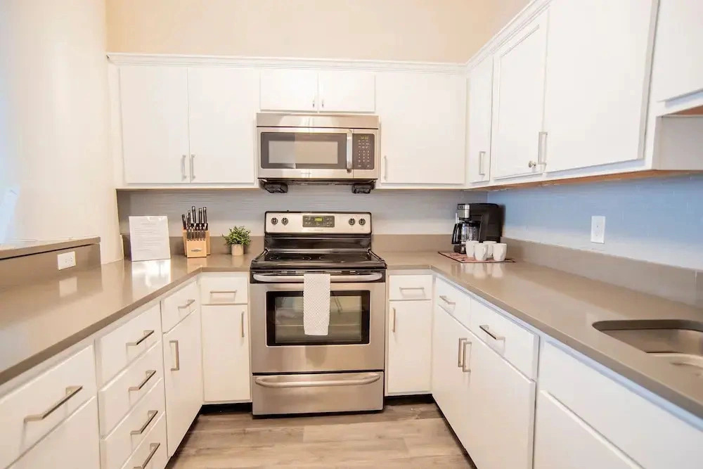 3BR CozySuites at The Block