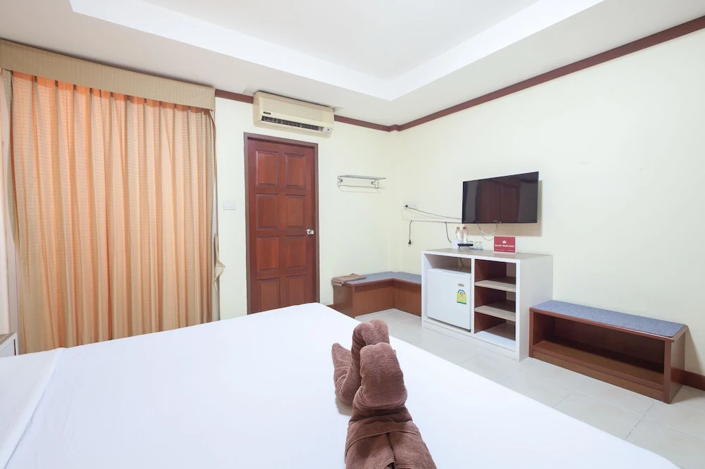 ZEN Rooms Rat-U-Thid 200 Phi Road