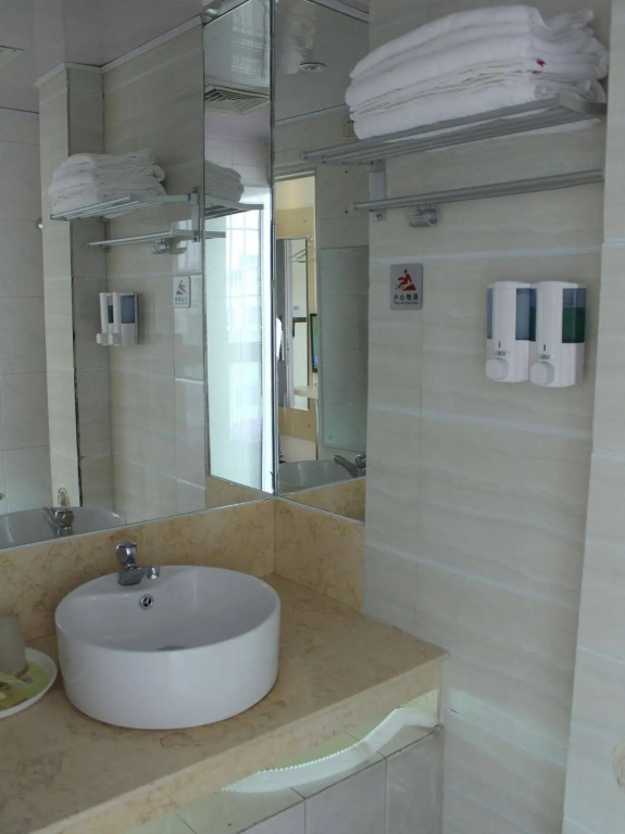 Longhua Zeyuan Hotel
