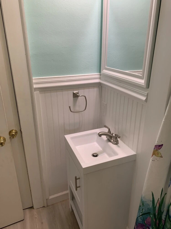 Historic Beach Side Getaway - Pet Friendly, Wifi 3 Bedroom Cottage by RedAwning