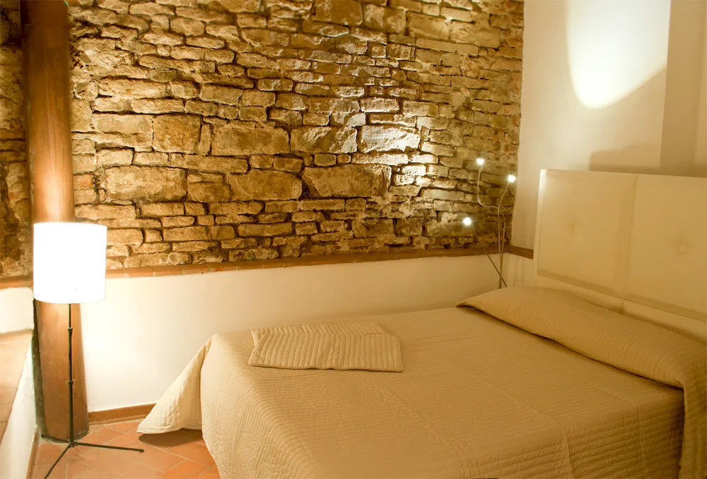 Costa San Giorgio Apartment by Mamo Florence