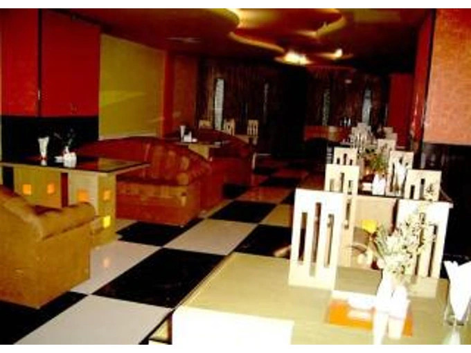 Hotel Silver Star by ADB Rooms